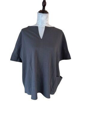 Women’s Short Sleeve V-Neck Pocket Top - Charcoal Gray